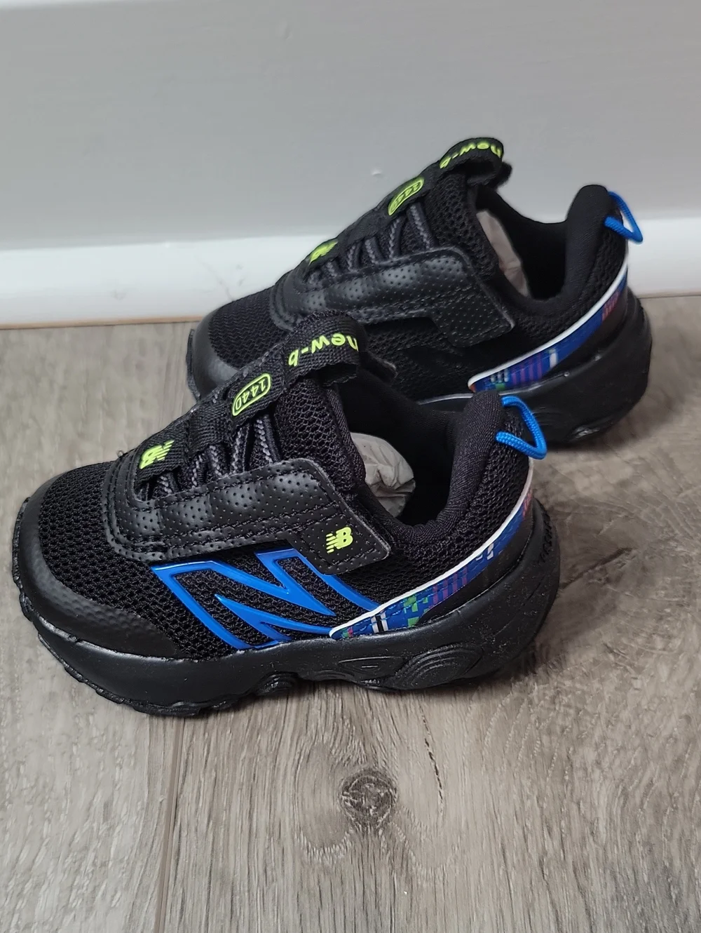 New Balance •round toe